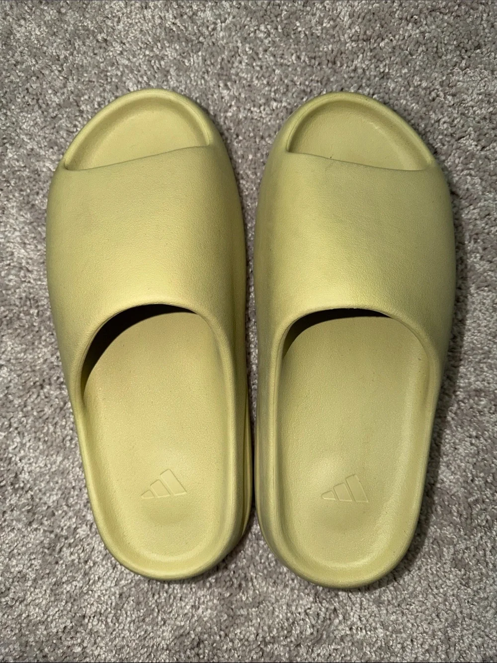 Yeezy Slide in Light Olive Green
